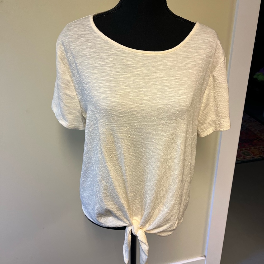 T-Shirt tie front white shirt size large